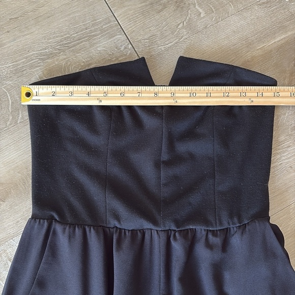 GUESS Black Jumpsuit Strapless Smoked Back Pockets Size Large - Picture 3 of 10